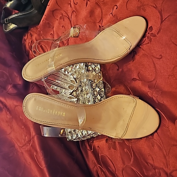 4/$20 FASHION NOVA HEELS - Picture 15 of 15